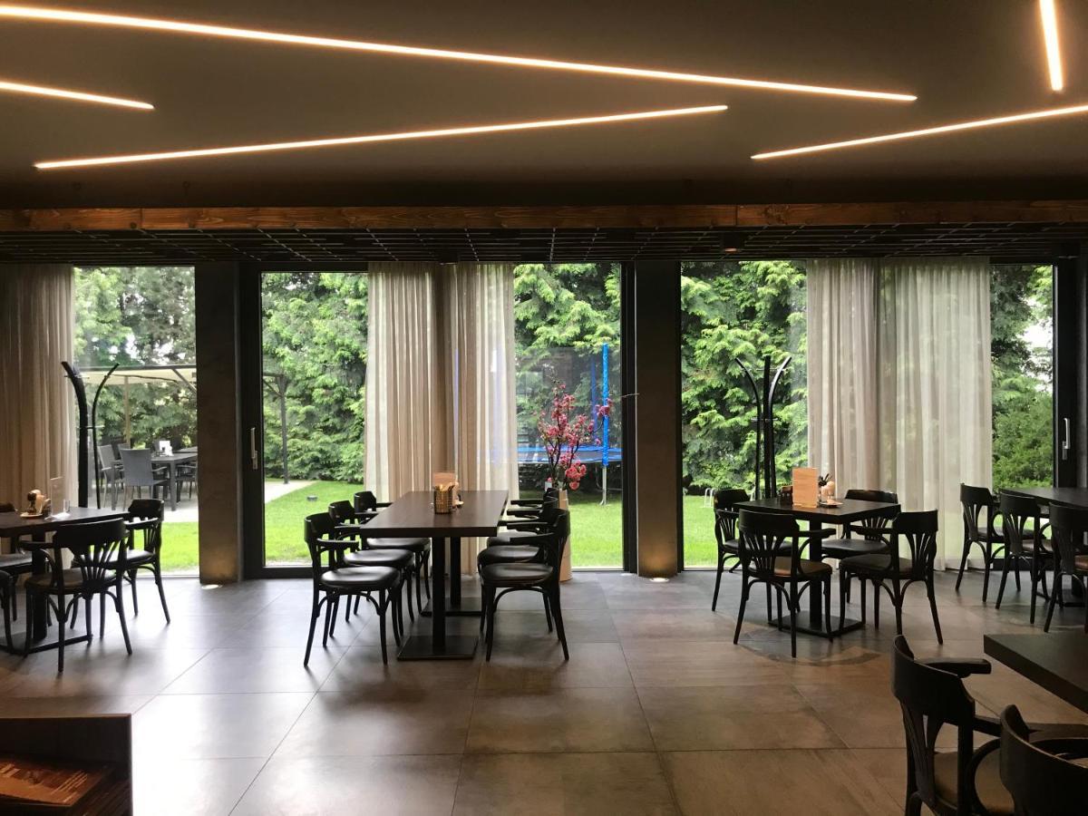 Restaurace A Penzion U Klasku Оломоуц Экстерьер фото