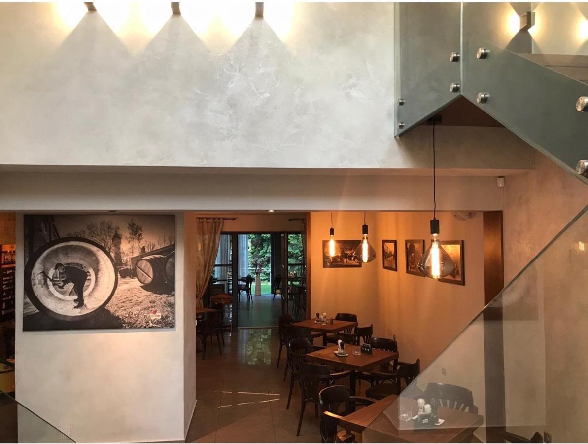 Restaurace A Penzion U Klasku Оломоуц Экстерьер фото